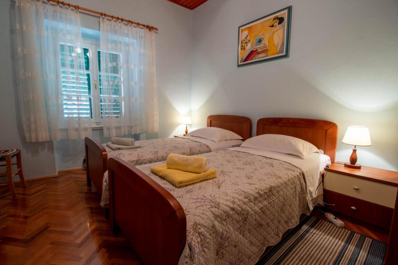 Apartman Ivan Drniš Екстериор снимка