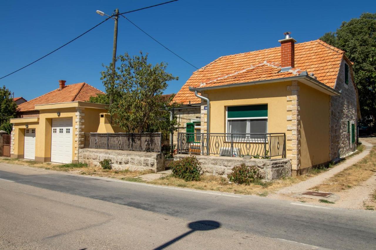 Apartman Ivan Drniš Екстериор снимка