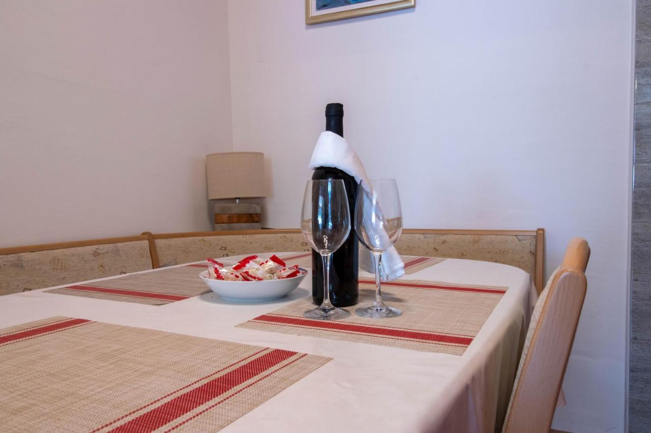 Apartman Ivan Drniš Екстериор снимка
