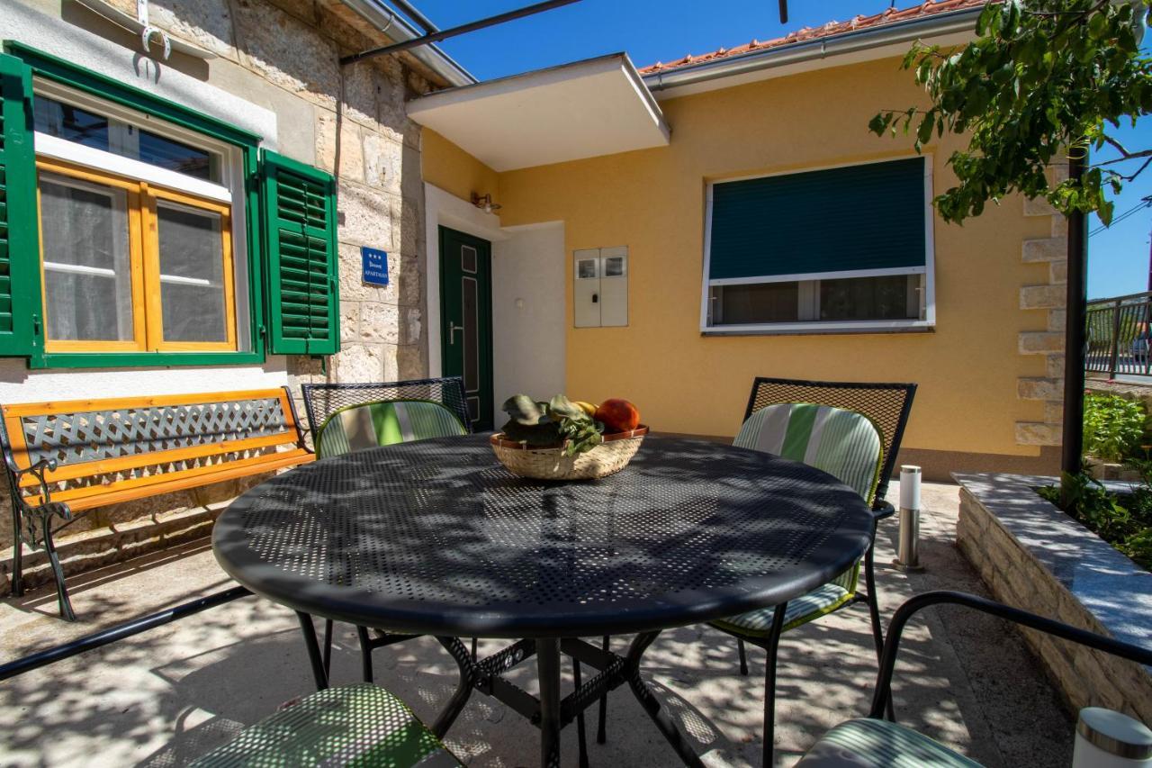 Apartman Ivan Drniš Екстериор снимка