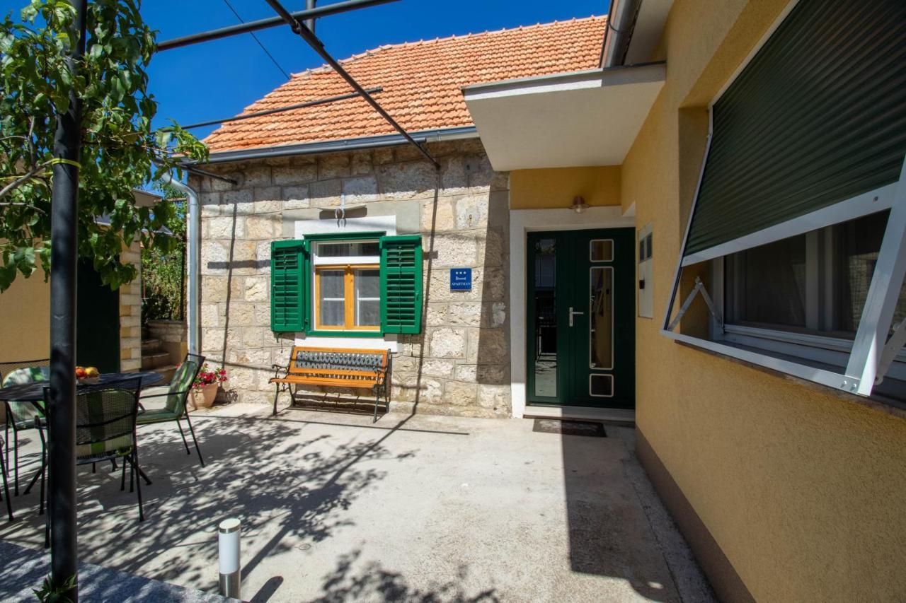 Apartman Ivan Drniš Екстериор снимка