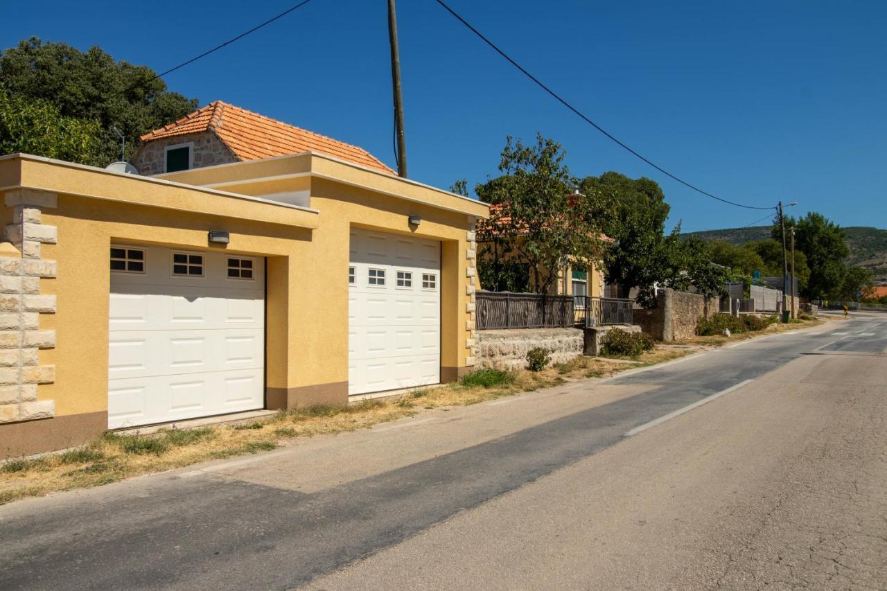 Apartman Ivan Drniš Екстериор снимка