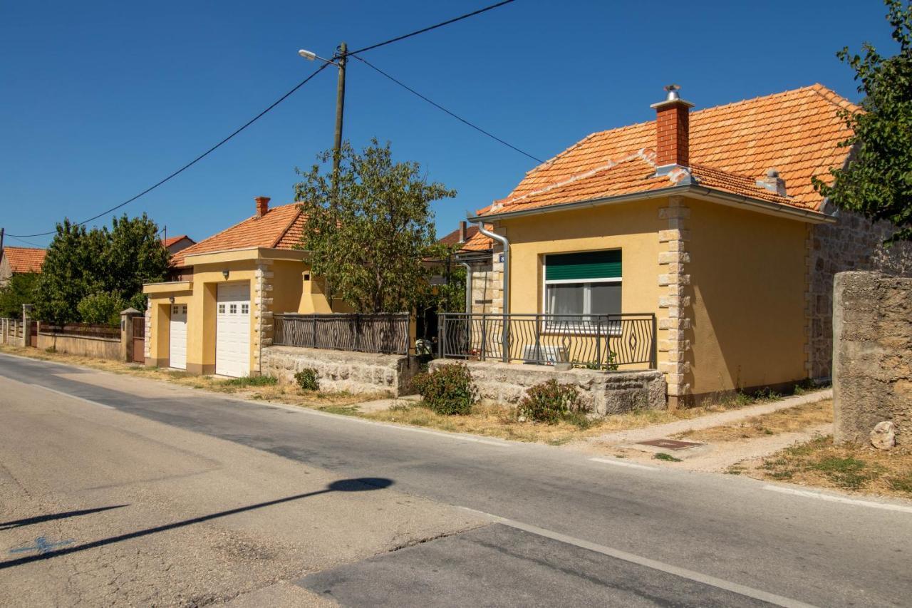 Apartman Ivan Drniš Екстериор снимка
