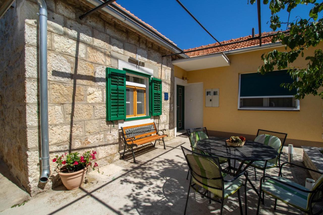 Apartman Ivan Drniš Екстериор снимка