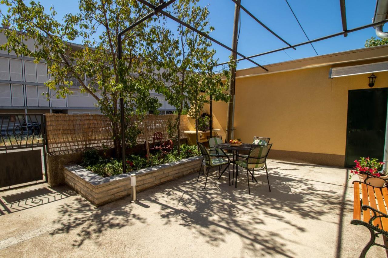 Apartman Ivan Drniš Екстериор снимка
